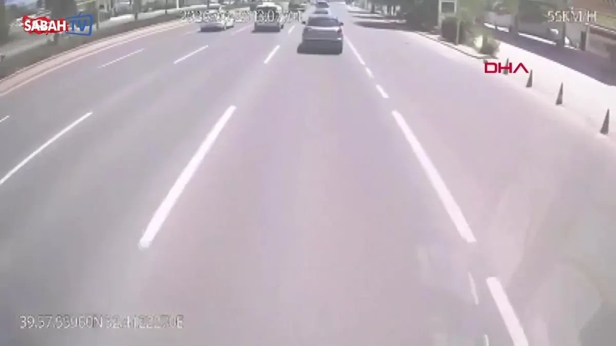 Ankara’da 1 kişinin hayatını kaybettiği otobüs kazası kamerada videosunu izle Ankara’da 1 kişinin hayatını kaybettiği otobüs kazası kamerada videosunu izle