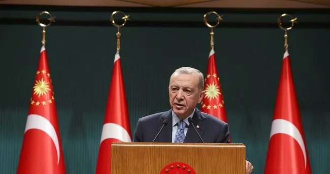 Başkan Erdoğan'dan başörtülü vatandaşlara hakaretlere sert tepki: Asla kabul edilemez