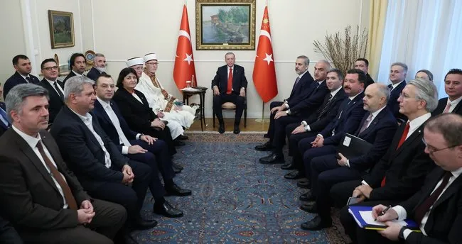 Başkan Erdoğan, Türkiye’nin Atina Büyükelçiliğini ziyaret etti Başkan Erdoğan, Türkiye’nin Atina Büyükelçiliğini ziyaret etti