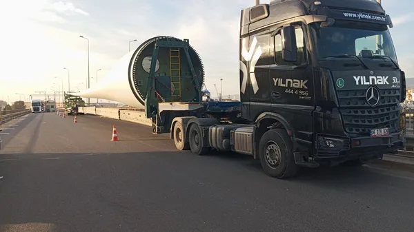 turkiyenin-toplu-ulasimdaki-ilk-res-projesinde-onemli-adim-80-araclik-buyuk-turbin-sevkiyati-basladi-1732710619709.jpg