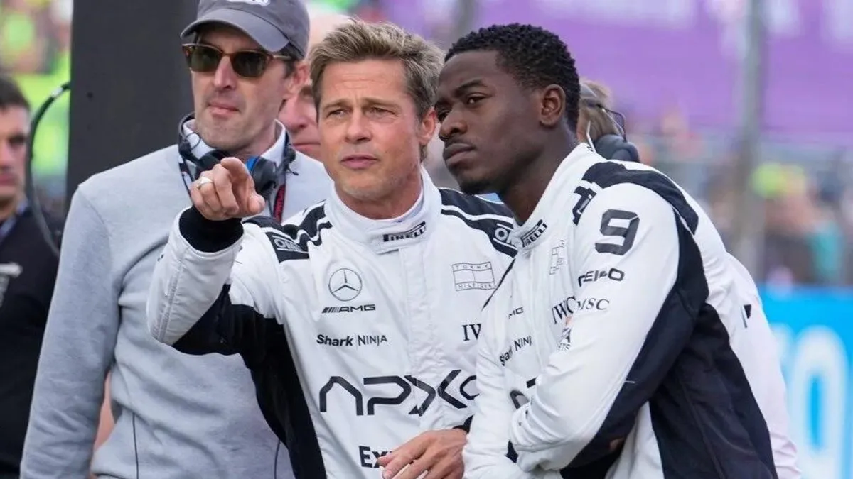 Brad Pitt’in yüzüne tükürdü – Son Dakika Magazin Haberleri