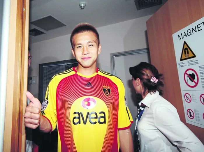 galatasarayin-eski-futbolcusu-japon-inamoto-45-yasinda-emekli-oldu-1733312812073.jpeg