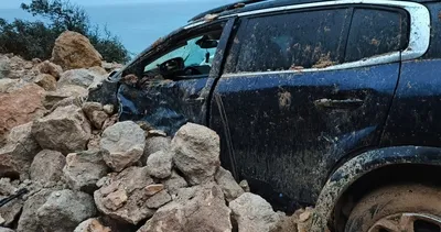 Heyelan D-400 karayolunu ulaşıma kapattı! 1 yaralı #mersin