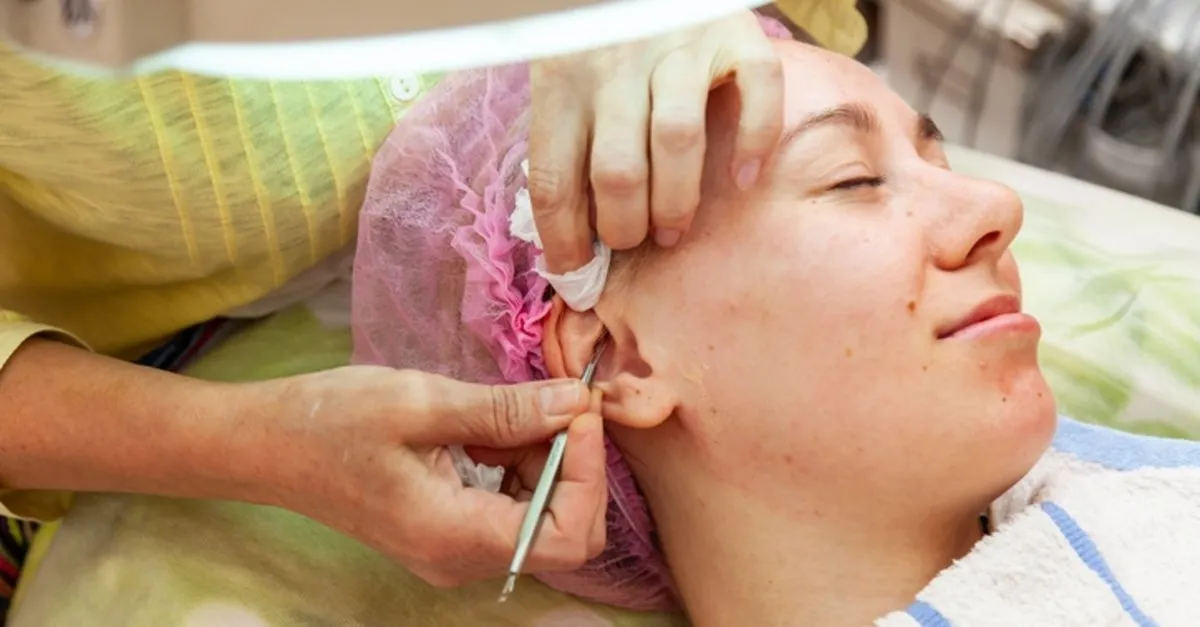 https www sabah com tr saglik 2021 02 07 kulak icindeki siyah noktalar nasil gecer kulak ici siyah nokta temizleme islemi