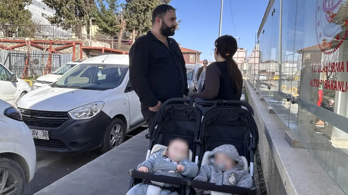 Esenyurt’ta trafik magandalığında son nokta: İkiz bebeklerinin gözü önünde darp edildi! ‘Eşime de vurdular’ Esenyurt’ta trafik magandalığında son nokta: İkiz bebeklerinin gözü önünde darp edildi! ‘Eşime de vurdular’