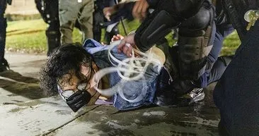 Batı yine sınıfta kaldı! Katil İsrail karşıtı öğrencilere cop, gaz, kelepçe