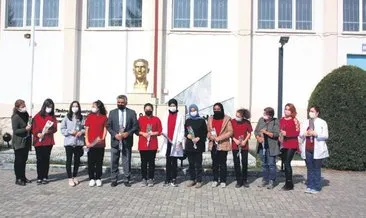 Müdürden kız öğrencılere güllü kutlama #bolu Müdürden kız öğrencılere güllü kutlama #bolu