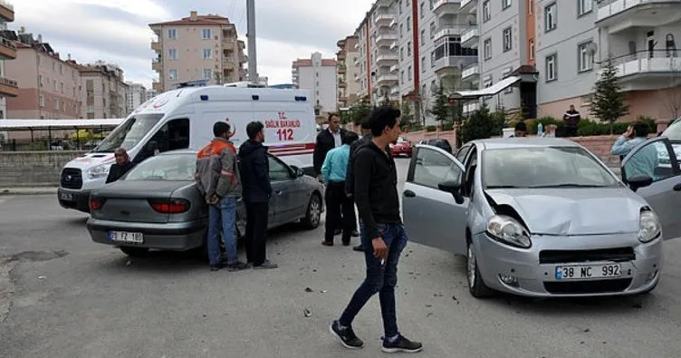 Karaman’da 2 otomobil çarpıştı: 2 yaralı