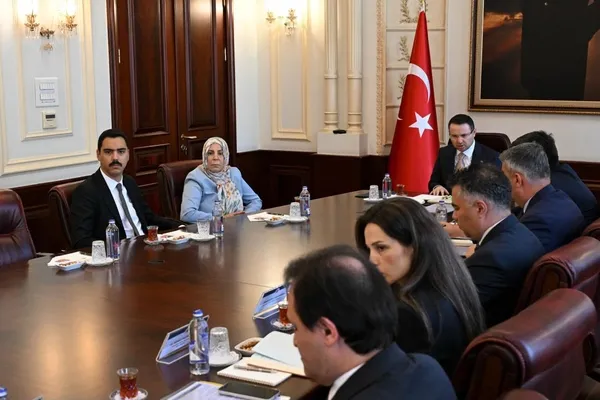 bakan-gurlekten-muhsin-yazicioglunun-ailesine-kritik-mesaj-bu-cinayeti-cozmek-bizim-boynumuzun-borcu-sonuna-ka-1786367292160.jpg