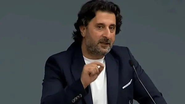 tugay-ilce-belediye-baskaniyken-acilisini-yaptigi-sergi-salonunu-kapatmak-icin-harekete-gecti-1789492284524.jpg