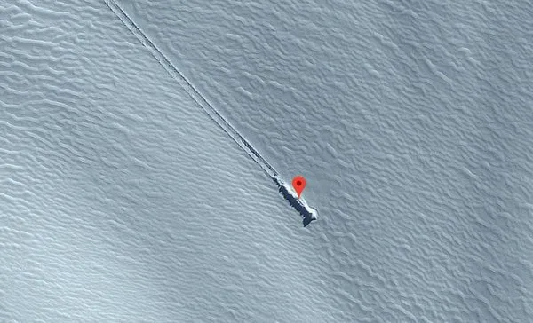 Google Haritalar'da adaya düşmüş UFO olduğu tespit edildi!