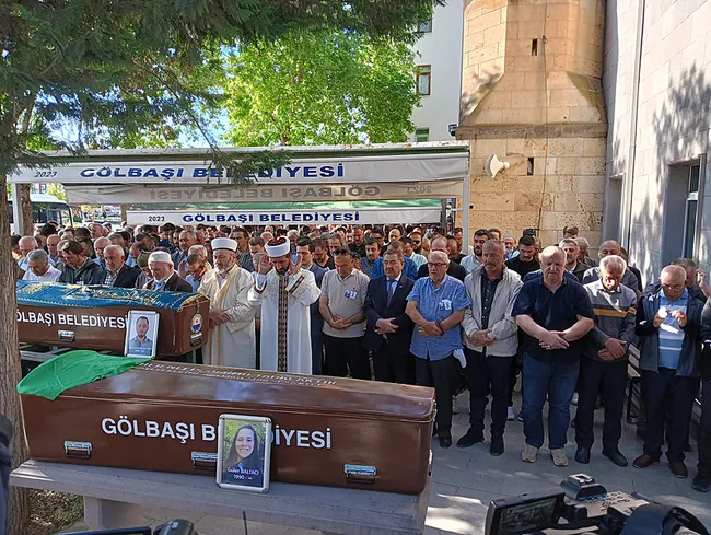 beton-kemer-uzerlerine-devrilmisti-talihsiz-cift-son-yolculuguna-ugurlandi-1748445644612.jpeg