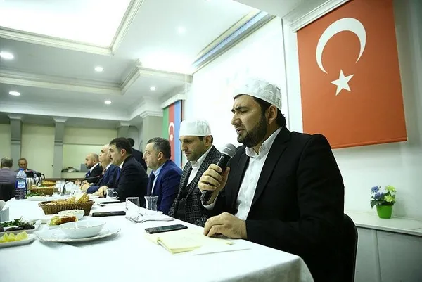Bakü'de, Türkiye'deki depremlerde hayatını kaybedenler anıldı