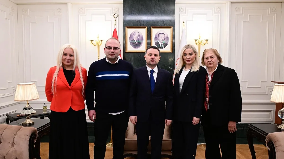 Bakan Gürlek, Çağla Tuğaltay’ın ailesi ile bir araya geldi! Bakan Gürlek, Çağla Tuğaltay’ın ailesi ile bir araya geldi!