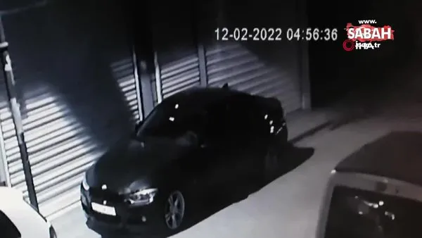 Dirseğiyle lüks otomobilin camını kırıp, hayalet göstergesini çaldılar | Video
