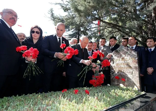 Alparslan Türkeş vefatının 21. yıldönümünde mezarı başında anıldı