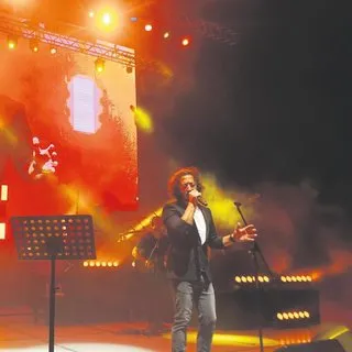 Yeni single’ının ilk konserini verdi