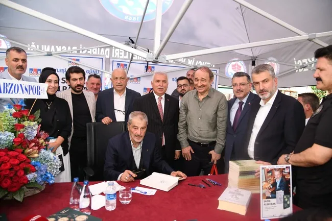 mutefekkir-gazeteci-yazar-sadik-albayrak-trabzon-drda-okurlariyla-bulustu-1754661086252.jpg Mütefekkir, Gazeteci-Yazar Sadık Albayrak Trabzon D&R'da okurlarıyla buluştu