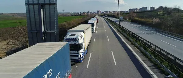Bulgarların güncellemesi kilometrelerce tır kuyruğuna neden oldu! İşte binlerce insanı mağdur eden o görüntüler