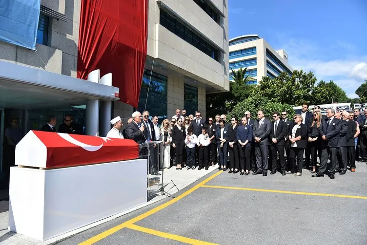 Şarık Tara için ENKA Holding binası önünde tören düzenlendi
