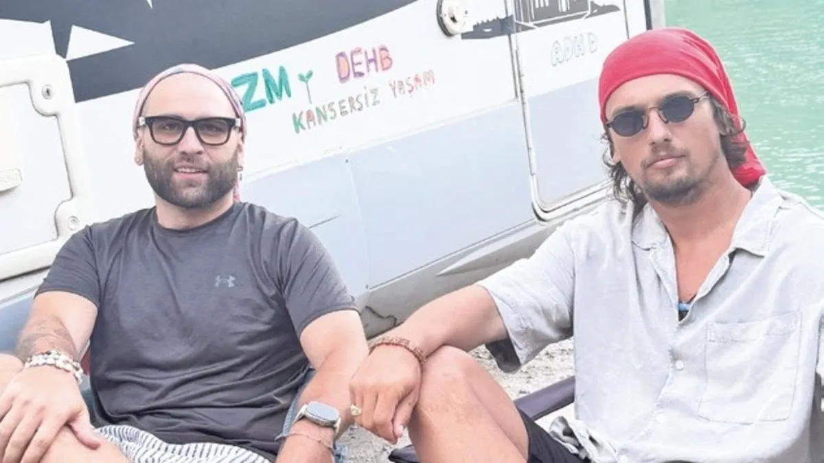 Karavanla tüm Türkiye’ye umut dağıtıyorlar