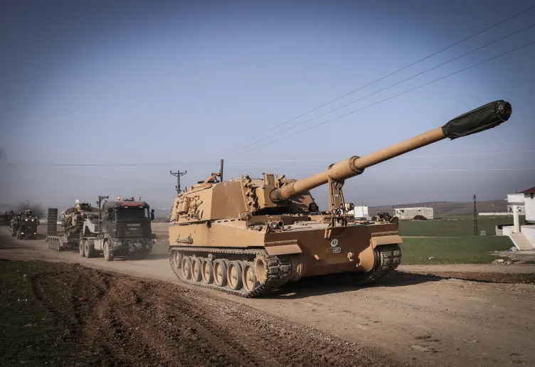 Son Dakika: TSK'ya ait yaklaşık 50 araçlık konvoy İdlib’e girdi.