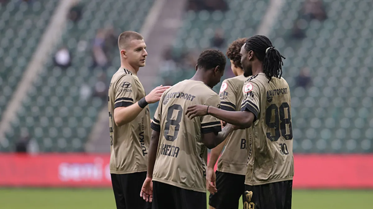 Kocaelispor, Erzurumspor FK karşısında 3 golle galip! Kocaelispor, Erzurumspor FK karşısında 3 golle galip!