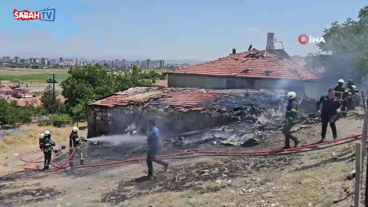 Müstakil evin kömürlüğünde çıkan yangın büyümeden söndürüldü | Video videosunu izle Müstakil evin kömürlüğünde çıkan yangın büyümeden söndürüldü | Video videosunu izle