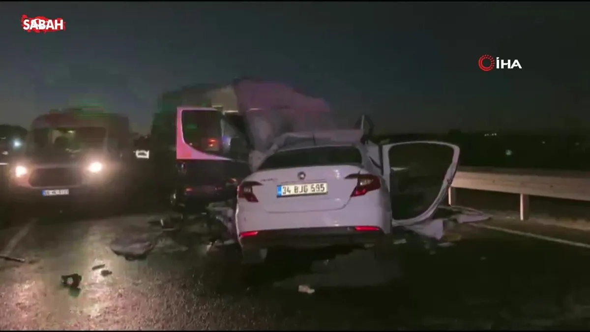 Ankara'da ters yöne giren araç minibüs ile kafa kafaya çarpıştı: 1 ölü | Video