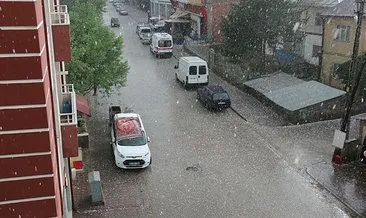 Sivas’ta etkili olan dolu yağışı, vatandaşları şaşkına çevirdi