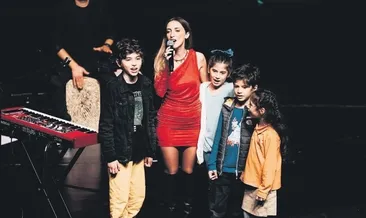 100.yılı çocuklarla kutladı