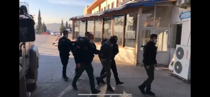 son-dakika-pkknin-hacker-grubuna-operasyon-14-ilde-42-gozalti-1638861293810.jpg