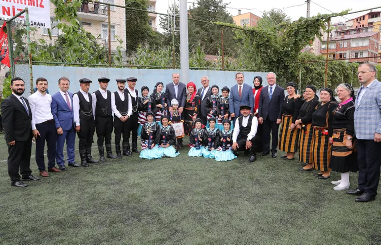 Başkan Erdoğan'a Rize ve Trabzon'da vatandaşlardan yoğun ilgi