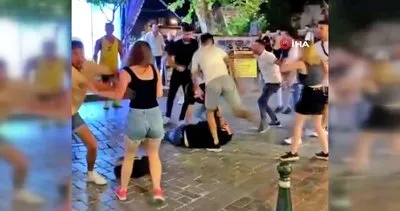 Antalya’da turistlik mekanda gençlerin tekmeli yumruklu kavgası kamerada!