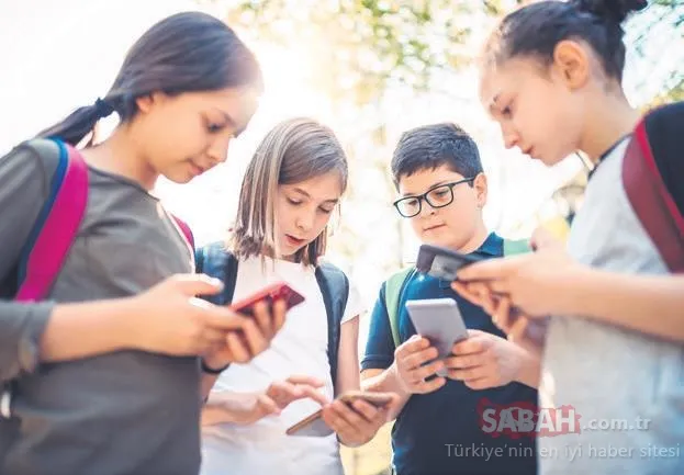 Uzmanlardan çocuklar için sosyal medya uyarısı! Tek tek sıraladılar: Sınırlama şart!