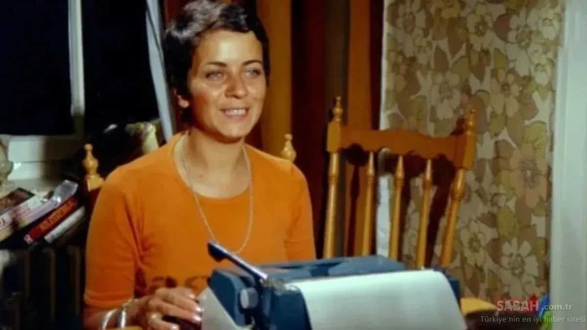 İbo ile Güllüşah'ın gazeteci Oya'sıydı... Usta oyuncu Deniz Türkali'nin kızı ünlü şarkıcı çıktı!