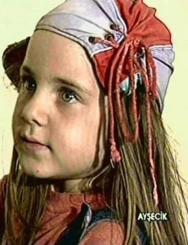 7 yaşındayken herkesin tanıdığı bir yıldız oldu! Can Ayşecik Ecem Kanun güzelliğiyle baş döndürdü!