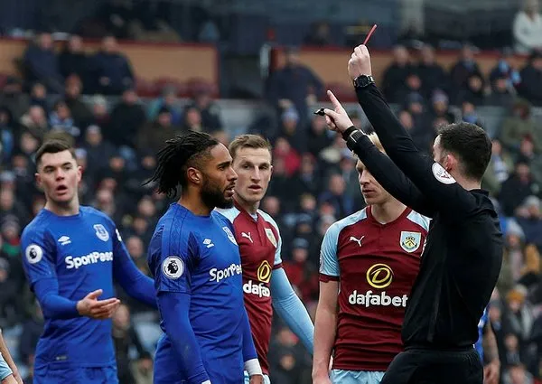 Cenk Tosun Premier Lig'de ilk golünü attı