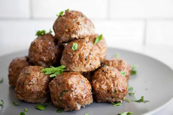 diyeti-bozmadan-sofraya-lezzet-katin-kilo-aldirmayan-kek-tarifi-1756363574844.jpeg