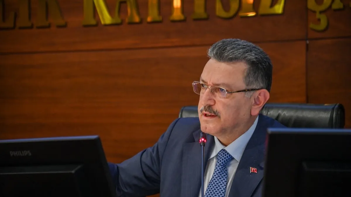 Trabzon Büyükşehir Belediye Başkanı Genç’ten sözde komedyen Deniz Göktaş’a sert tepki Trabzon Büyükşehir Belediye Başkanı Genç’ten sözde komedyen Deniz Göktaş’a sert tepki