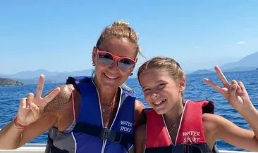 Pınar Altuğ kızı Su Atacan ile heyecanın doruklarında... Anne-kız deniz paraşütü Parasailing yaptığı anları paylaştı!