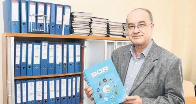 Dr. Yünlü, Türkiye’nin ilk ‘bor’ kitabını yazdı