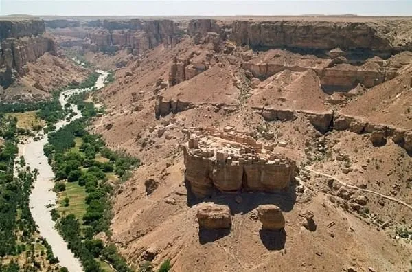 Uçurum kıyısındaki hayatlar