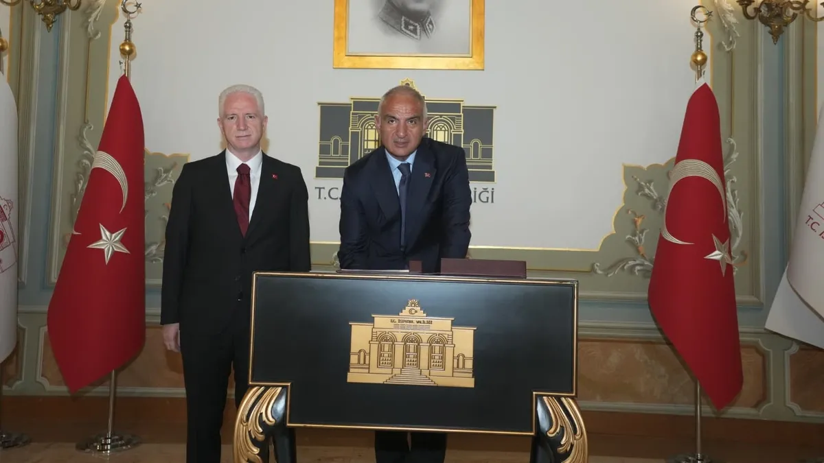 Kültür ve Turizm Bakanı Mehmet Nuri Ersoy, Vali Davut Gül’ü ziyaret etti! Kültür ve Turizm Bakanı Mehmet Nuri Ersoy, Vali Davut Gül’ü ziyaret etti!