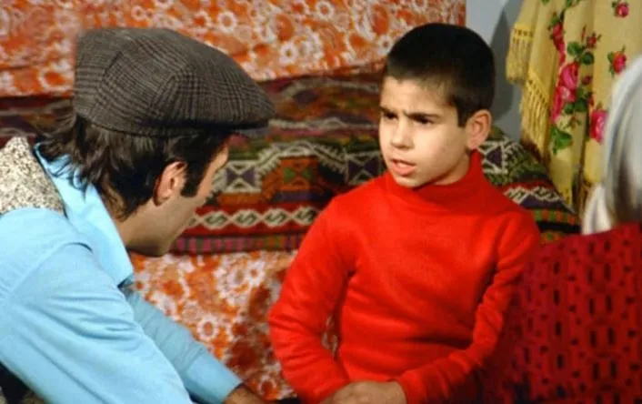 Kapıcılar Kralı’nda Seyit’in oğlu İbram olarak hafızalara kazınmıştı! Şimdiki halini gören inanamıyor...