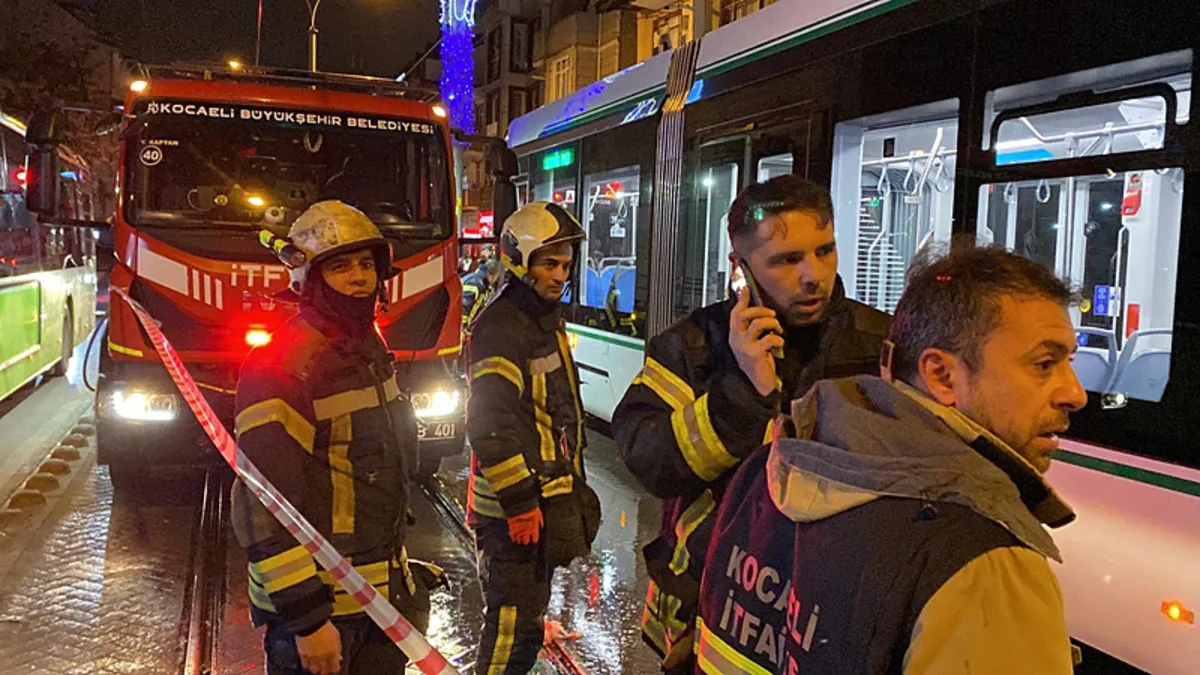 Yolun karşısına geçmek istiyordu: Yaşlı kadın tramvayın altında kaldı! Yolun karşısına geçmek istiyordu: Yaşlı kadın tramvayın altında kaldı!