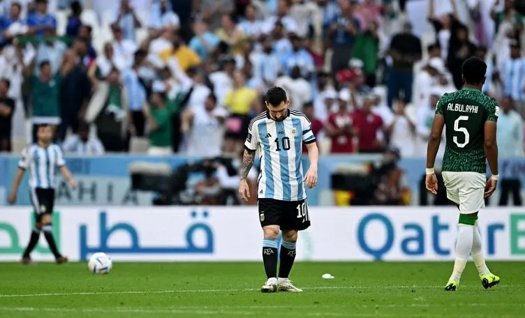 Son dakika haberi... Messi'nin Arjantin'i Katar'da dağıldı! Dünya Kupası'nda 48 yıl sonra bir ilki yaşadılar