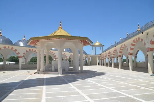 musta-osmanli-ve-selcuklu-mimarisiyle-yapilan-3-bin-kisilik-cami-ibadete-acildi-1655708583858.jpg