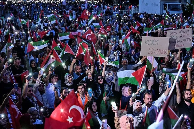 Gazze yalnız değil! Vicdanlı yürekler İsmail Haniye için özgür Filistin sözünü tuttu