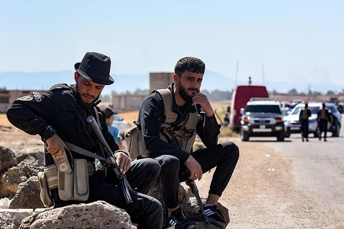 Suriye’de silahlı gruplar arasında çatışma patlak verdi: İsrail savaş uçakları havalandı! 30 ölü 100 yaralı